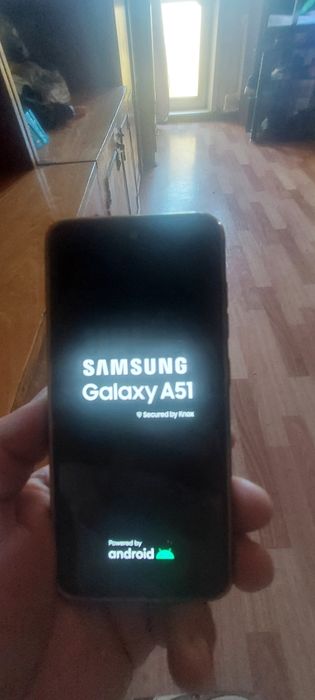 Продам сотку самсунг 51