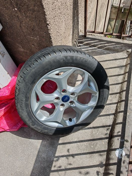 Roata Ford  Janta de 16 inch Y cu anvelopa Michelin