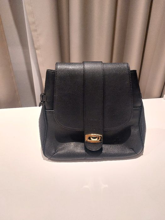 Кожена черна раничка