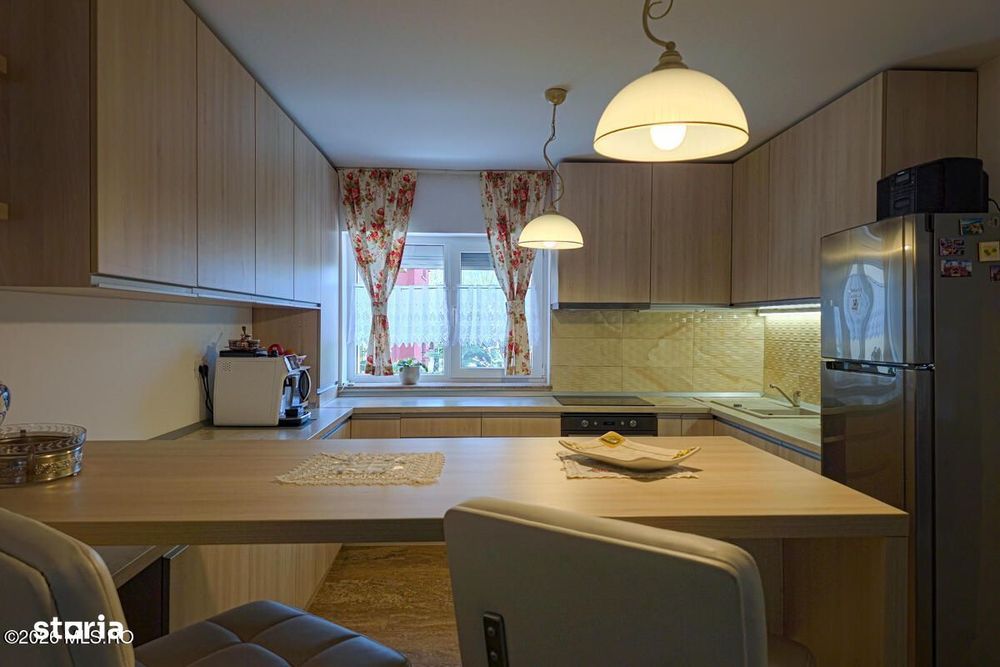 Dumbravita - Str Soarelui - Casa P+1, 3 Camere, Parcare Acoperita