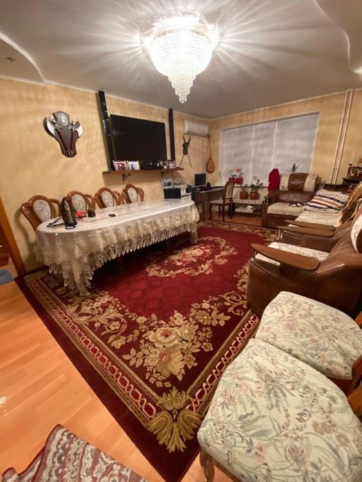 Продам ковер б/у 2 года