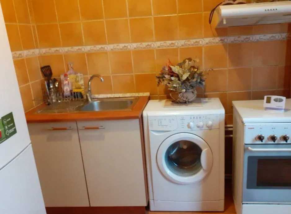 Дава се под наем Тристаен апартамент в Бургас, Ветрен - 95 кв.м за 357 € - Снимка #1