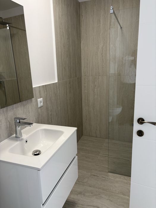 Inchiriez apartament in bloc nou, utilat si mobilat, 2 camere