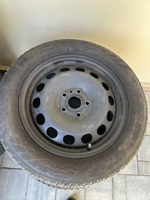 Jante tablă si cauciucuri iarnă 215 55 r16 /5x112Passat Golf Jetta etc