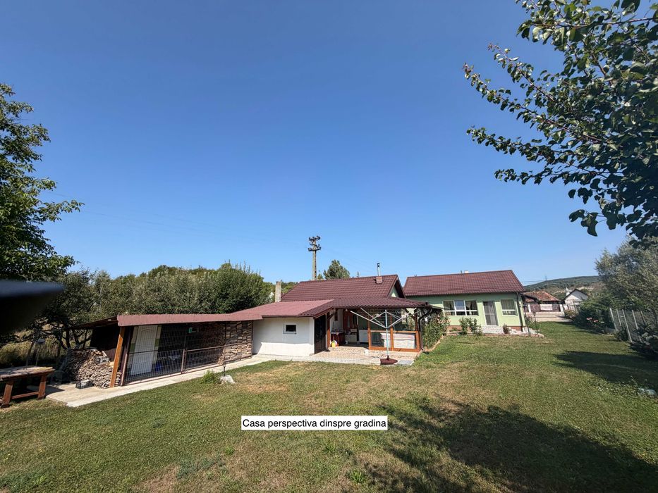 Casă de vânzare în Brebi, Sălaj – 3 camere, 4.746 mp teren, garaj și anexe