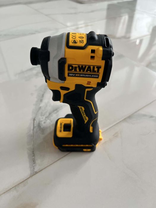 DeWalt DCF850 XR 18V Nouă, Nefolosită, 205 Nm