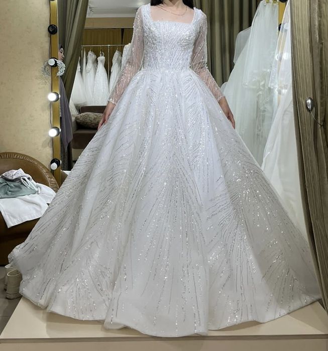 Продам платье белое 36-44рр