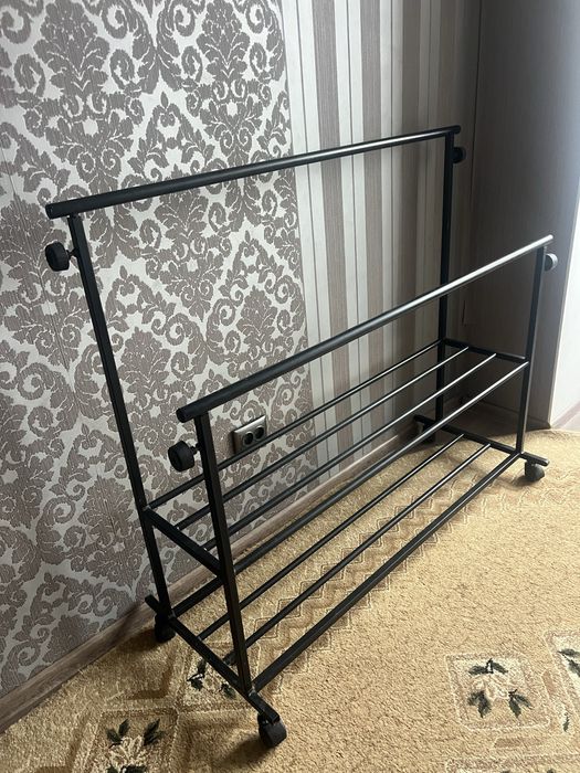 Продам вешалку железную