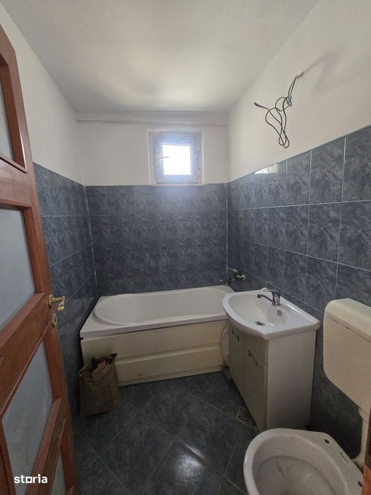 OFERTĂ: Apartament o cameră cu balcon bloc de apartamente!