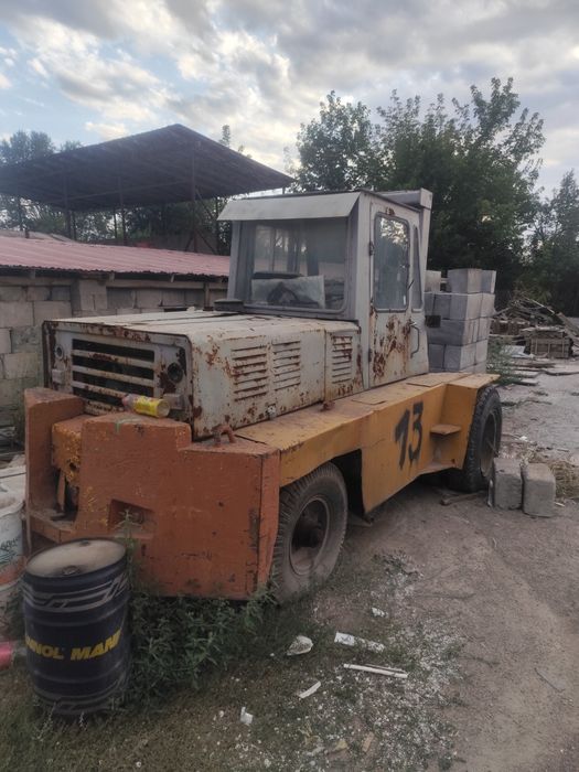 Продам Львовский вилочный погрузчик кара