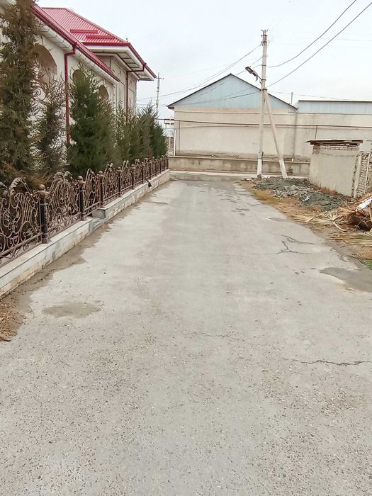 Ховли сотилади.Арзон ва буладиган нархда.