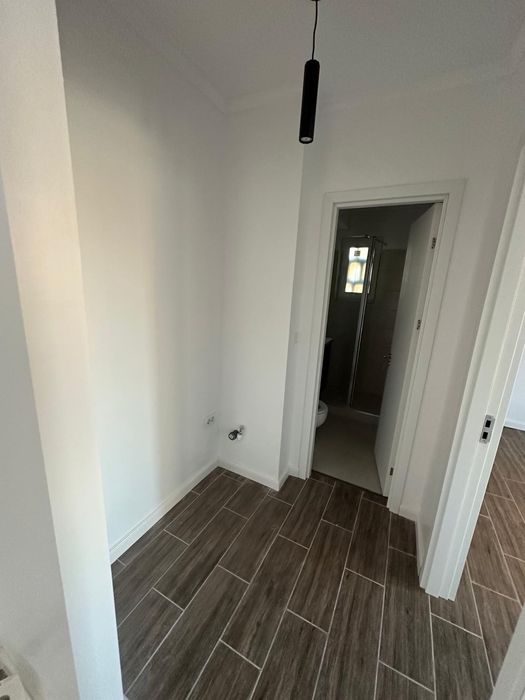 Inchiriez apartament 2 camere.