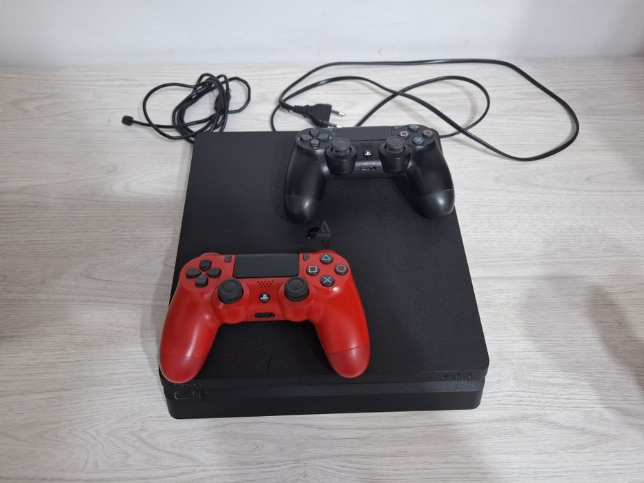 Vând PS4 cu 2 controller + jocuri