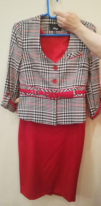 Продам женский костюм новый