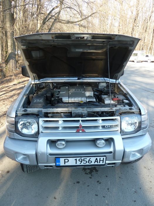Bara fata Mitsubishi Pajero MK2 - versiunea cu aripi bombate