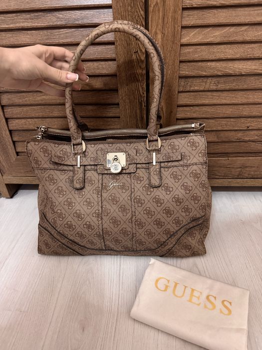Оригинална дамска чанта Guess