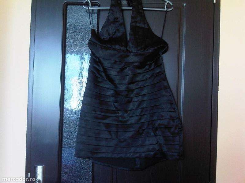 Vand rochie dama eleganta cu eticheta 150 ron