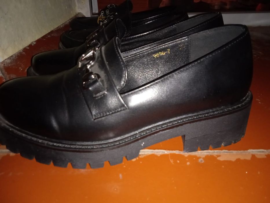 Продам лоферы в отличном состоянии.