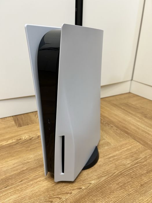 PlayStation 5 Disc Edition + 2 геймпада + Док-станция + Диск