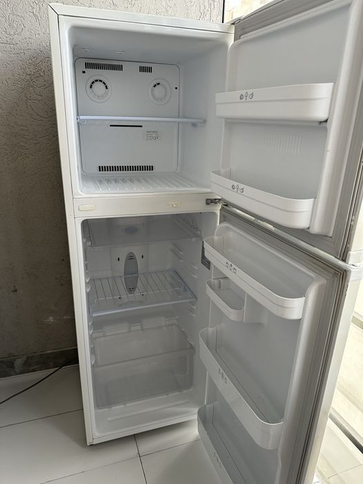 Продам Холодильник LG