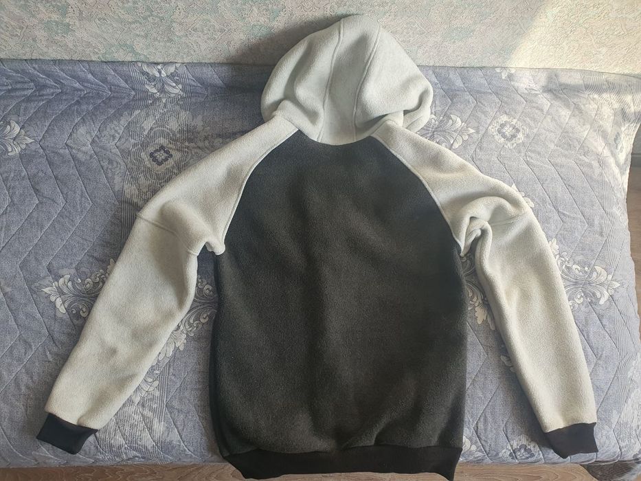 Худи-куртка с капюшоном,теплая ,размер 48