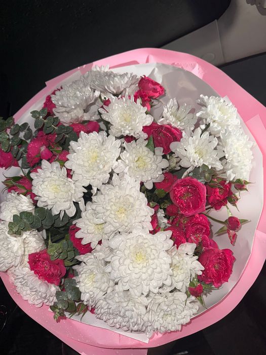 Красивый букет.  Розы и гипсофилы