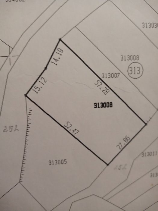 Продава се парцел във вилна зона с вода и ток 1533 кв.м