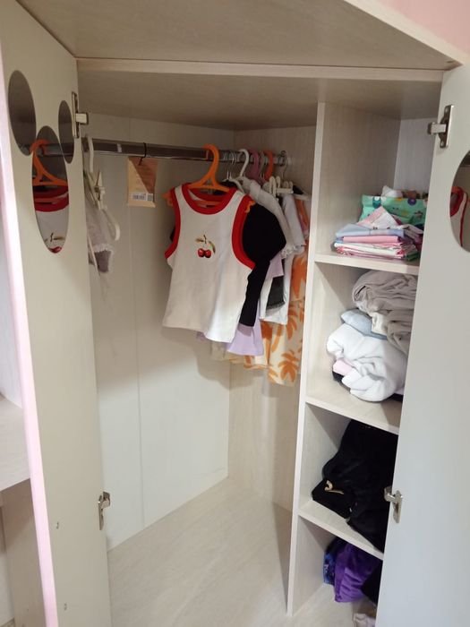 Продам спальный гарнитур для девочки