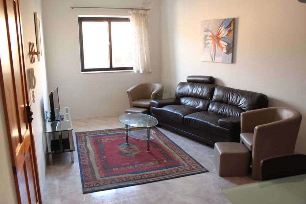 Тристаен апартамент в Младежки Хълм