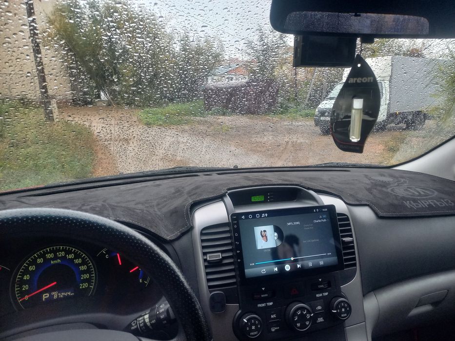 Продам KIA  Карневал 2011 года