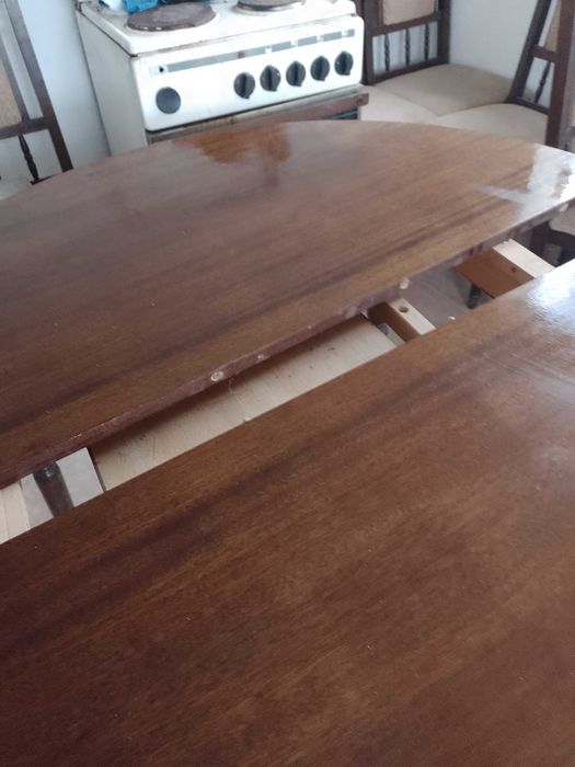 Дървена трапезна маса