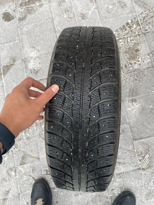 Продам комплект дисков с зимними шинами