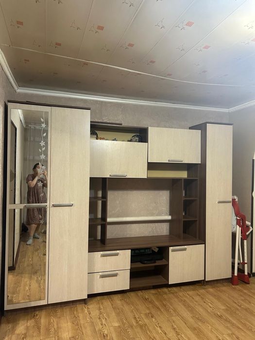 Срочно продам шкаф гостиной
