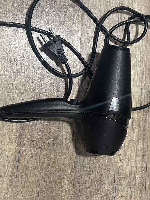 Vând uscator par profesional GHD  air 1.0