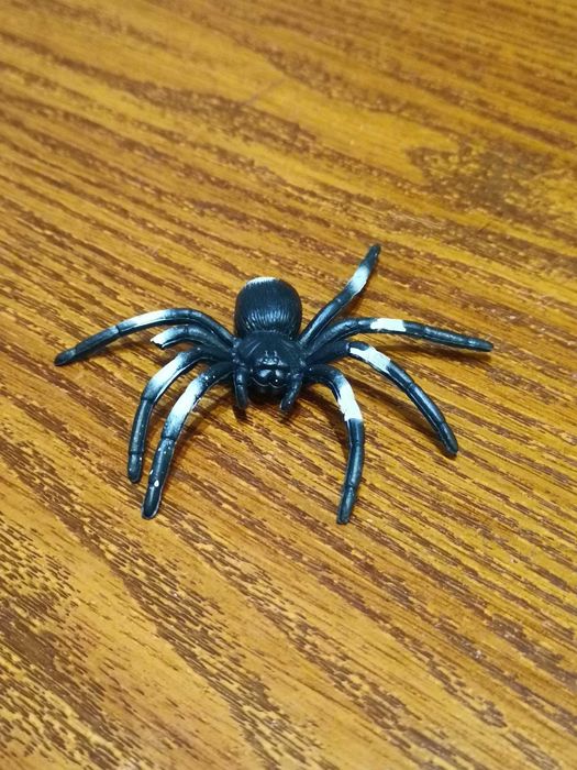 Колекционерски фигурки на животни и динозаври