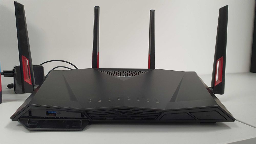 Vand router wireless ASUS RT-AC88U Dual-Band, Gigabit, in stare excelenta