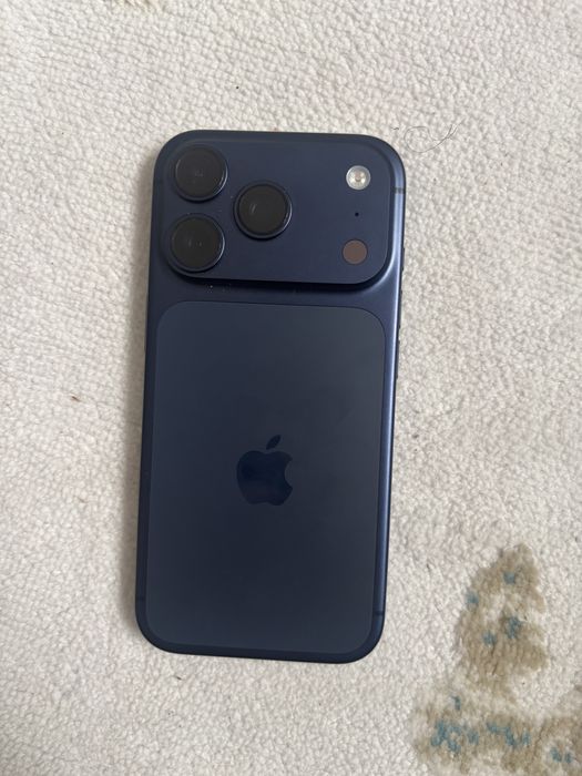 Айфон 17 про синий