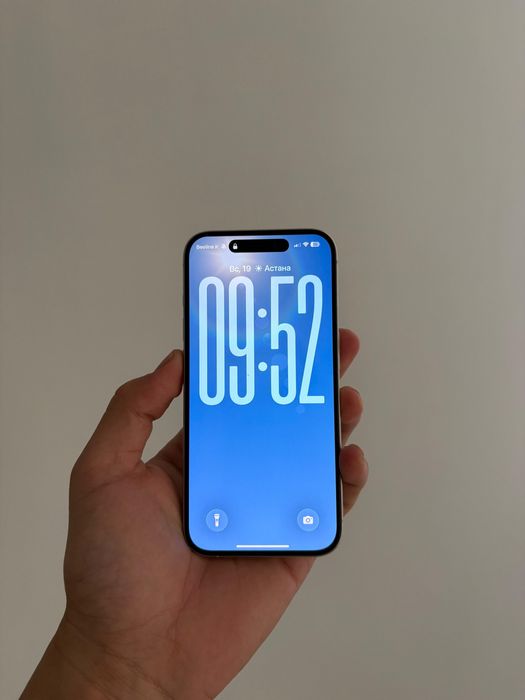 iPhone 15 pro 512 gb 84% AKB