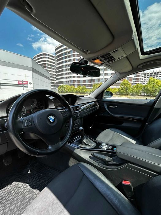 Автомобил BMW 325 Xi