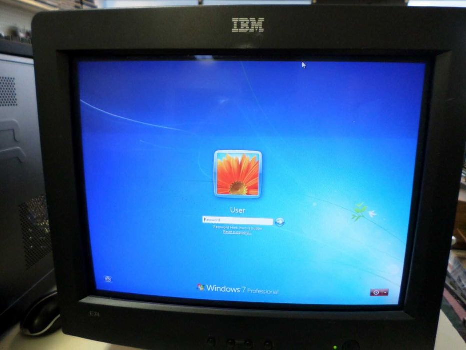 Ecran Tub IBM E74 17" Black CRT Monitor 1280x1024 Retro PC Gaming