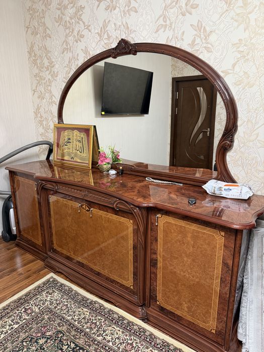 Горка комод в хороше состоянии производсво италия