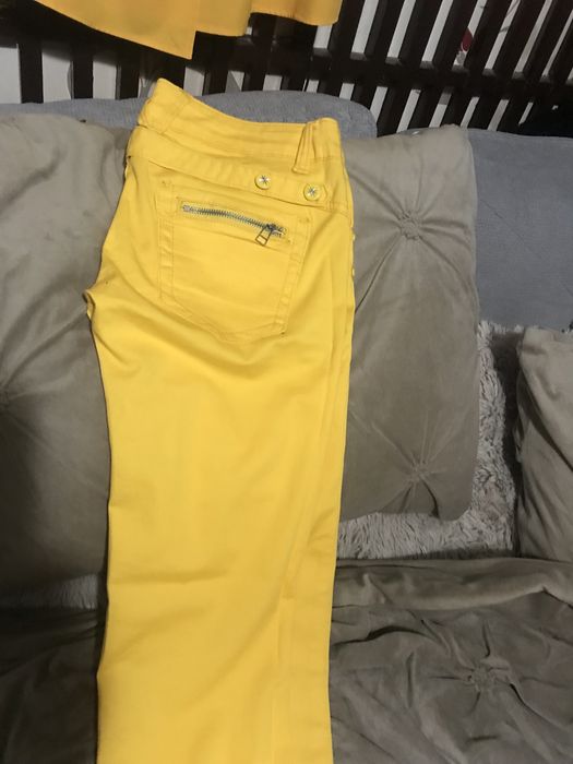 Bluza eleganta  culoarea galben si oantaloni marimea M L