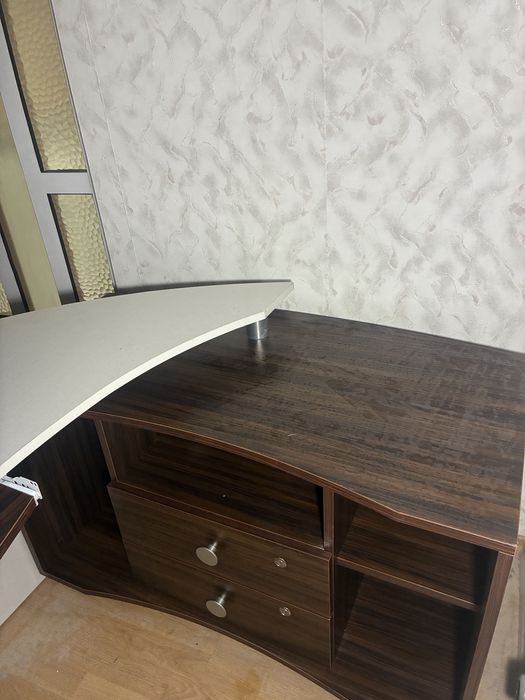 Офис Ъглово Бюро с Каса и Шкафчета