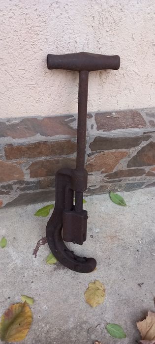 Dispozitiv tăiat teava rotunda vintige  tăietor teava