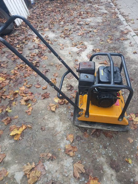 Трамбовка Вибро плоча LUMAG