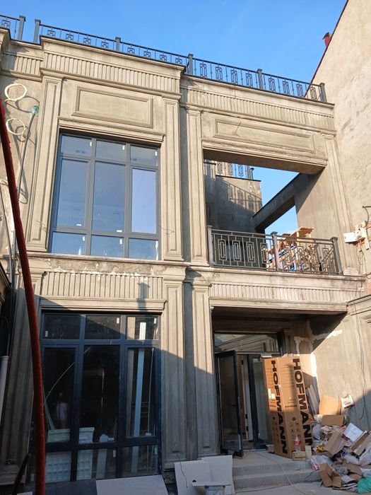 Yakkasaroyda Salamatinani yonida 2 ta 2.5 sotih engi uy