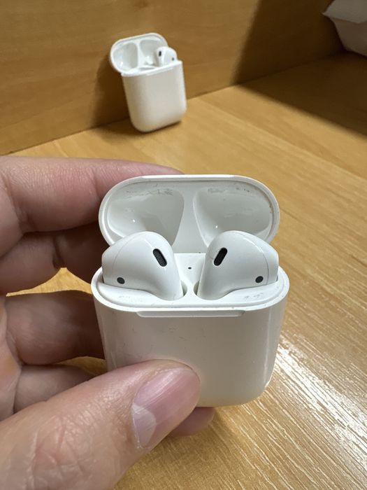 Эирподс 2 , 2 кейса 3 наушника (б/у)