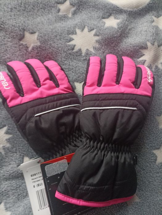 Чисто нови дамски ски ръкавици на марката Reusch