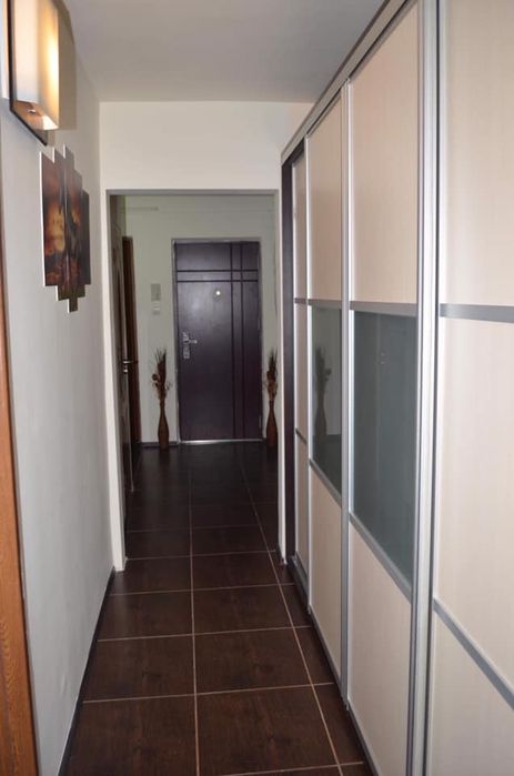 Ofer spre inchiriere apartament cu 3 camere