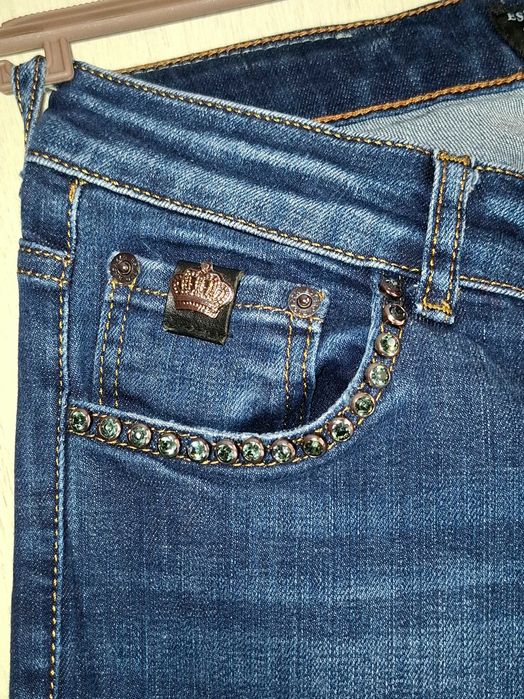 Красиви дамски дънки с камъни по джобовете - номер 26